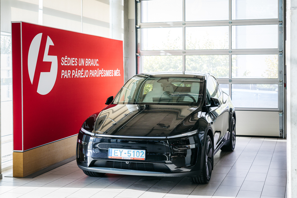 We delivered a brand new Tesla Model Y Juniper to our client under a full-service long-term lease.