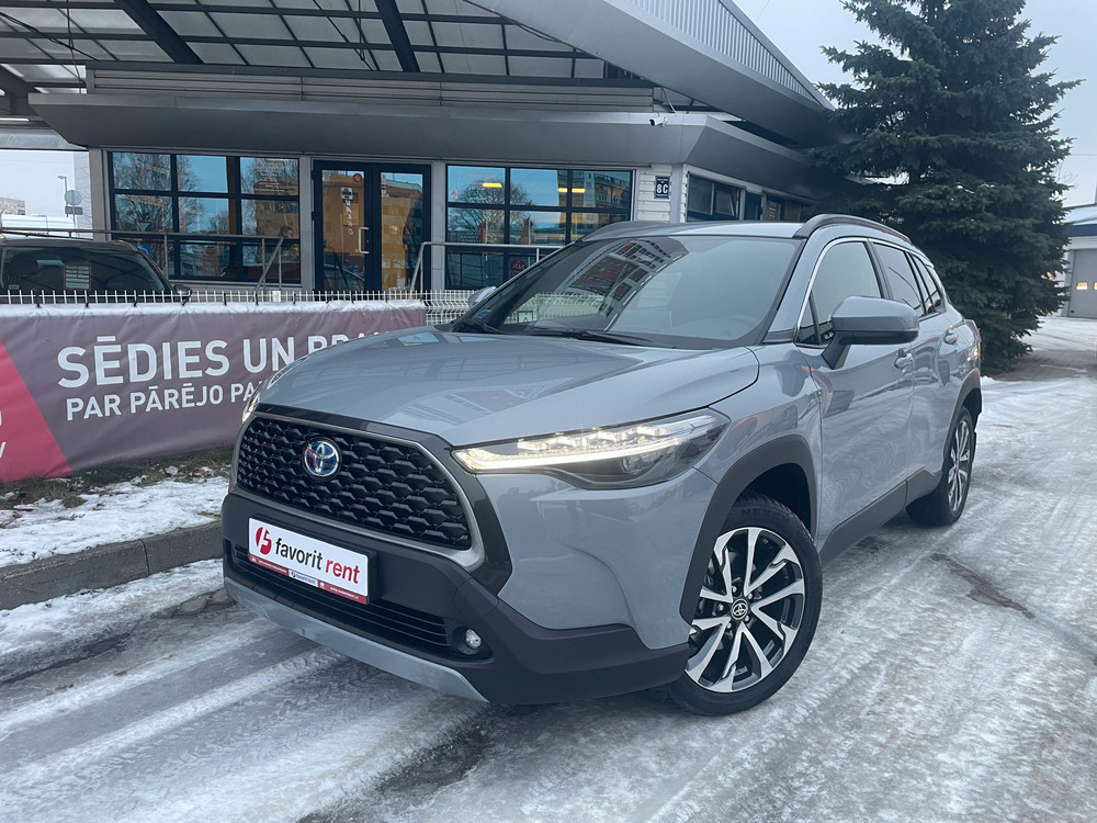 Jaunā Toyota Corolla Cross AWD jau pieejama nomai