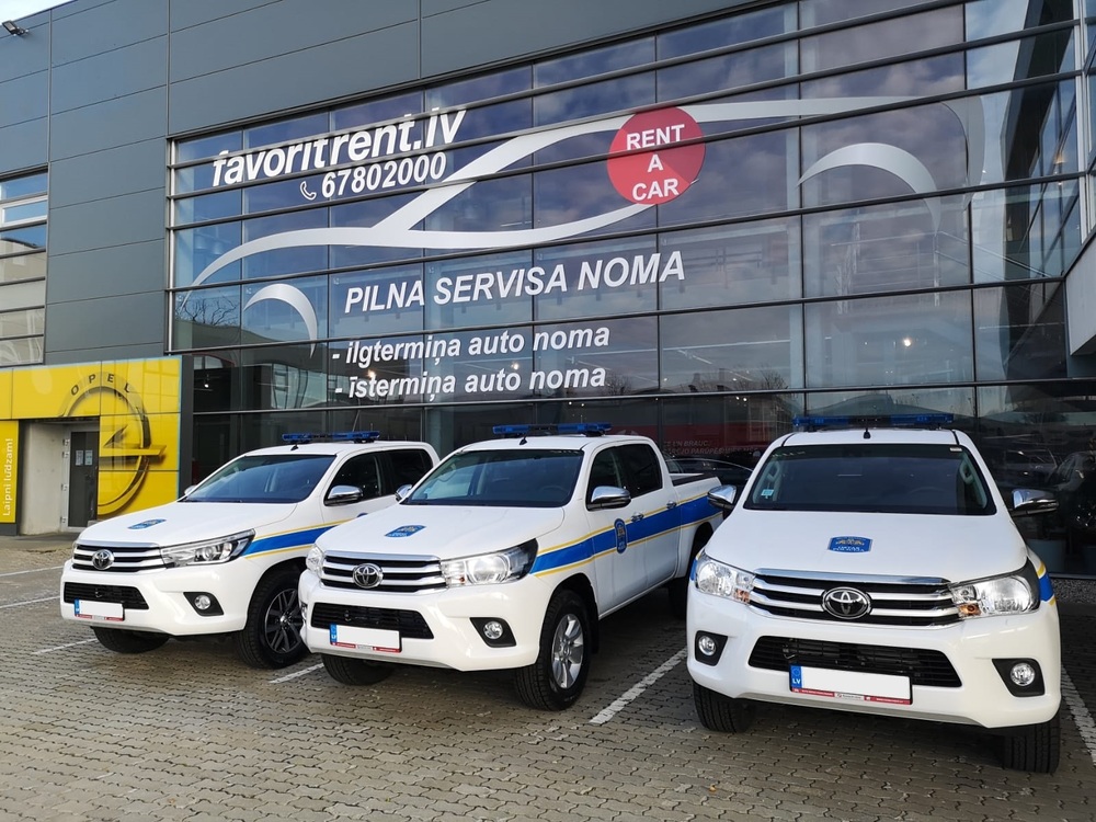 Rīgas Brīvostas pārvaldei izsniegti 3 jauni Toyota Hilux ilgtermiņa nomā